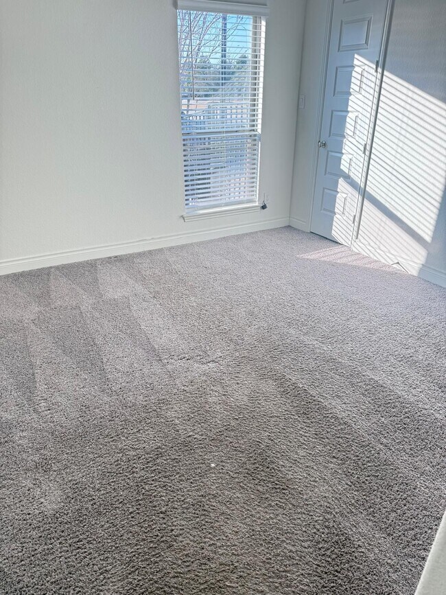 Building Photo - 19715 Hale Hollow Creek Dr