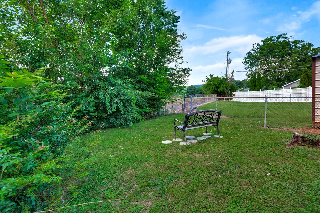 Building Photo - 1805 Oakwood Ave NE