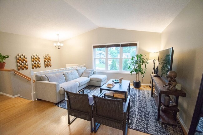 Building Photo - Beautiful Furnished Home on Quiet Cul-de-Sac