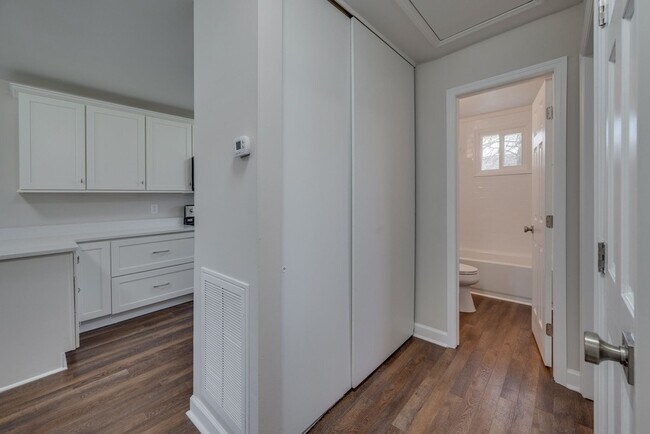 Building Photo - 405 Figuers Dr