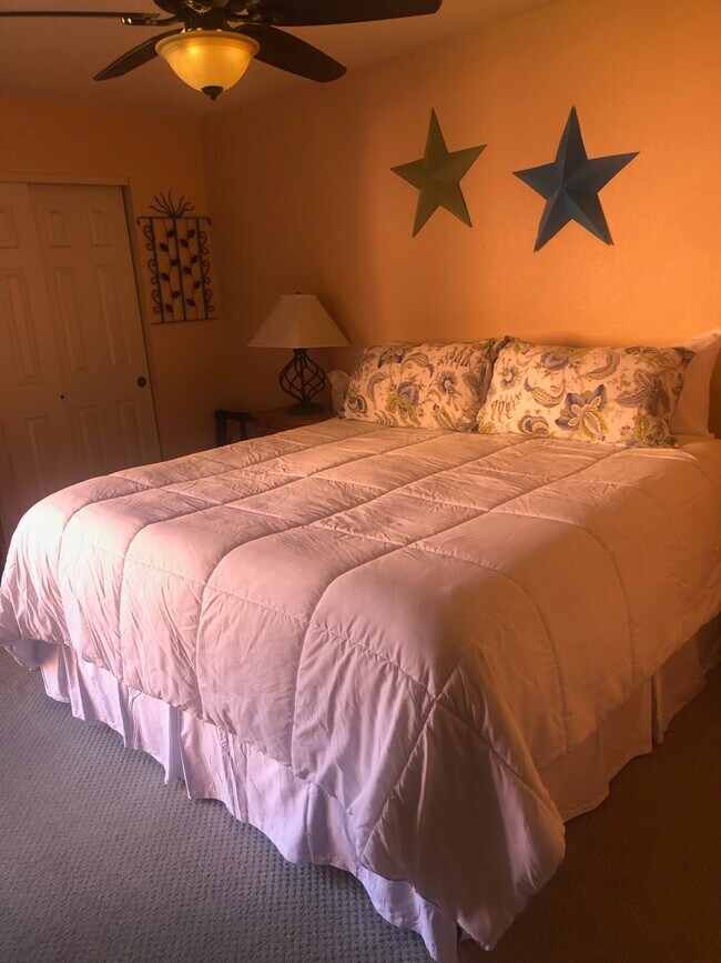 King high quality bed - 4303 E Cactus Rd