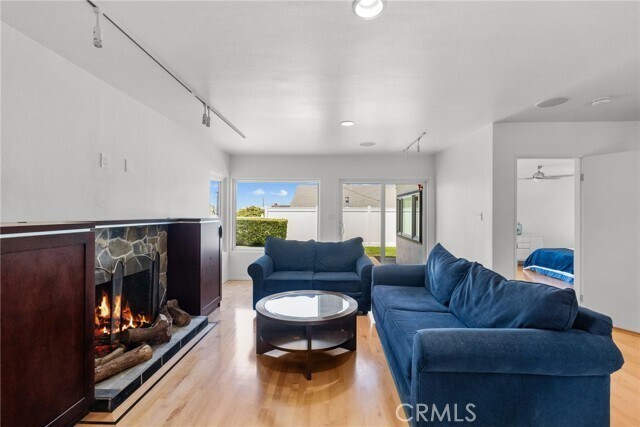 Building Photo - 321 Vía San Sebastian