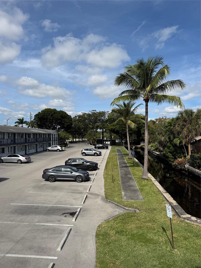 Building Photo - 1818 E Oakland Park Blvd