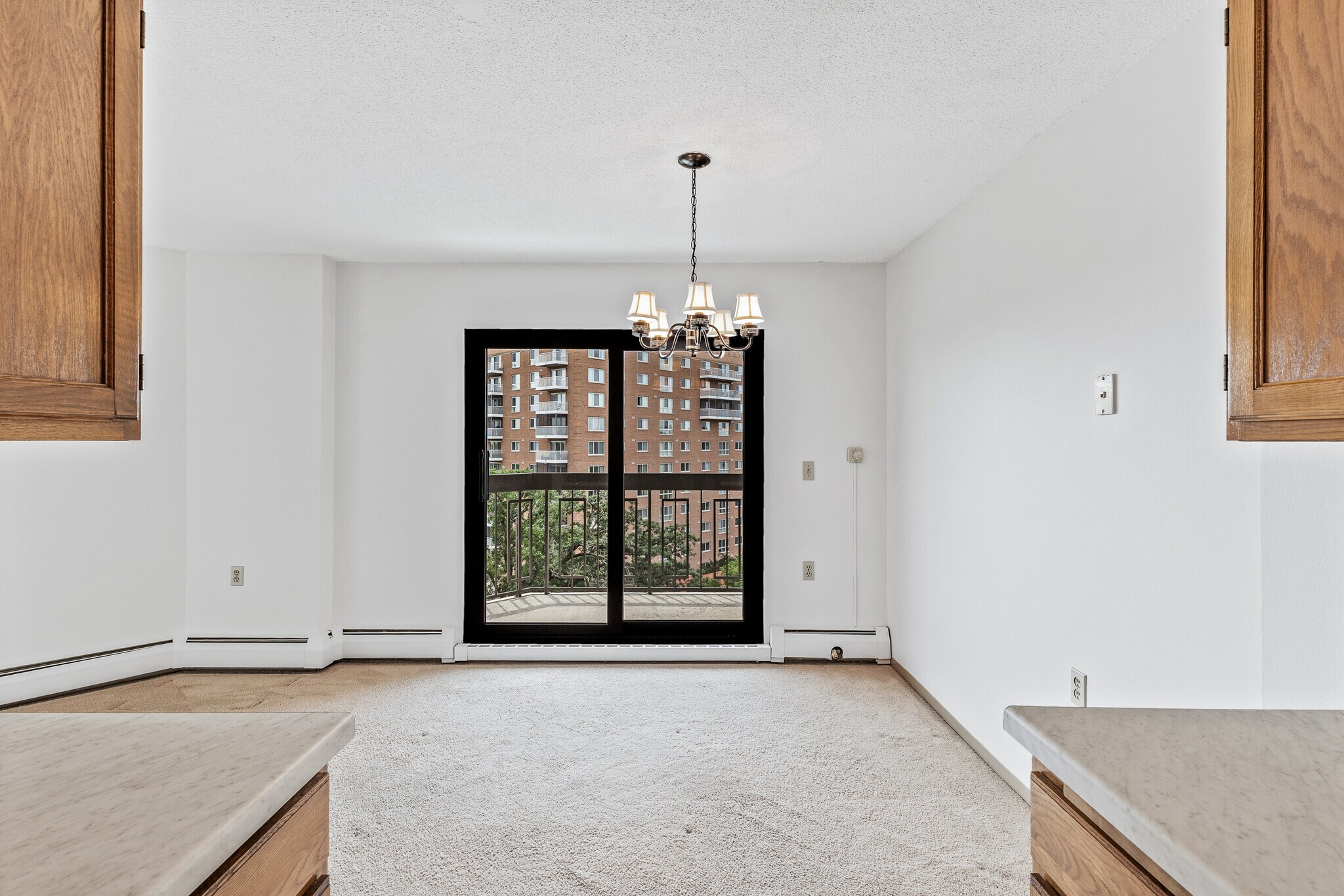 Dining area - 6615 Lake Shore Dr S