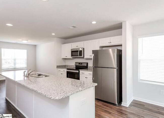 Building Photo - 450 Pollyanna Dr