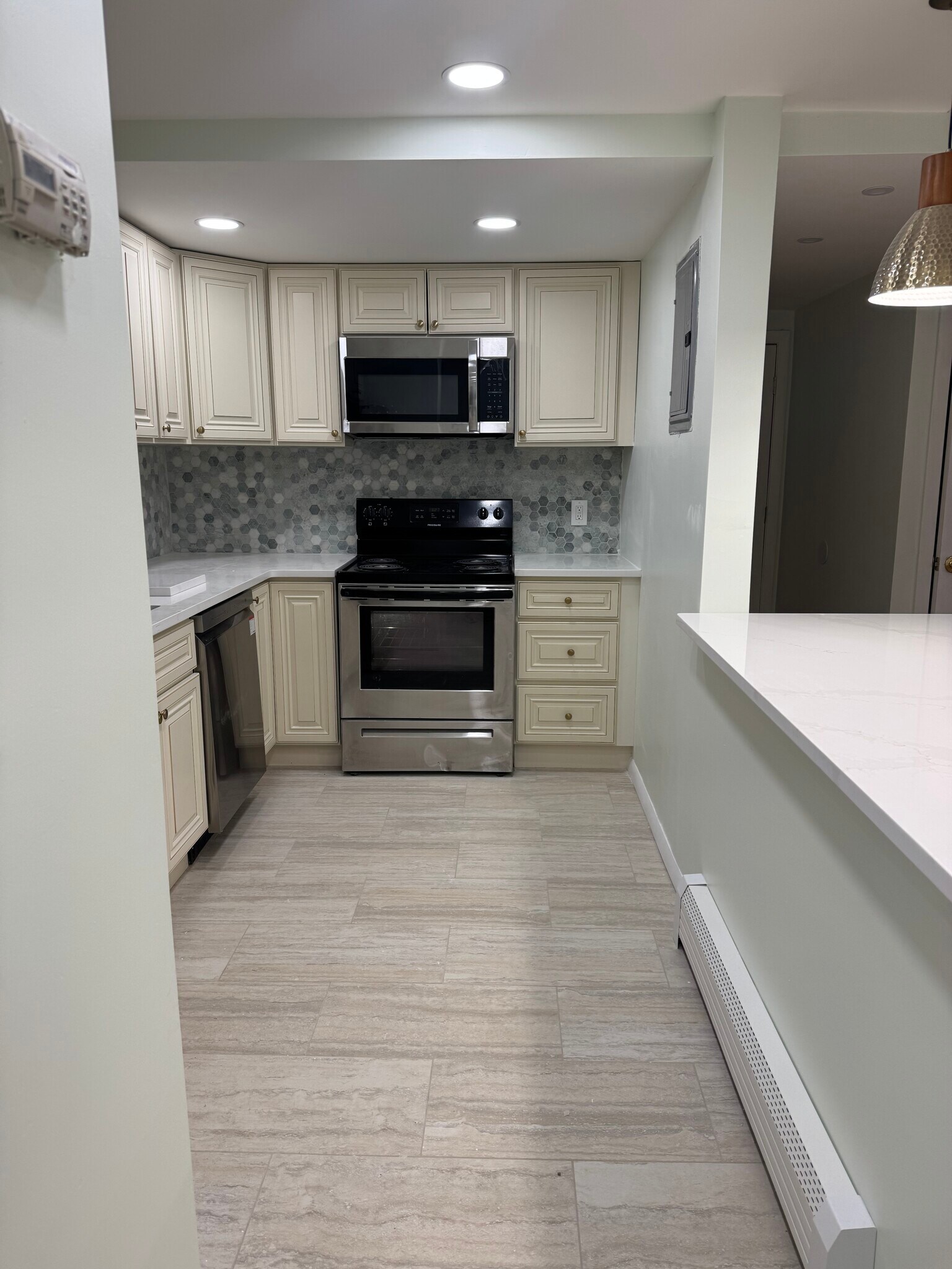 Building Photo - 10 Linda Ln