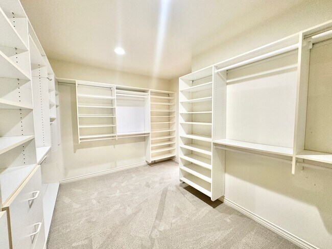 Building Photo - 4286 La Canada Rd
