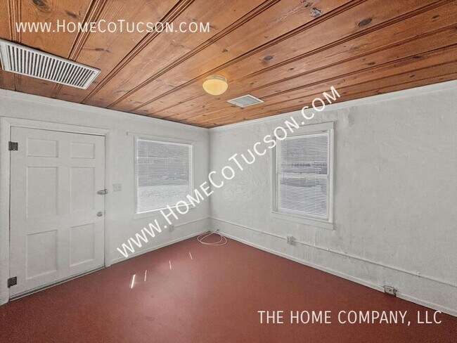 Building Photo - 1733 E Adelaide Dr