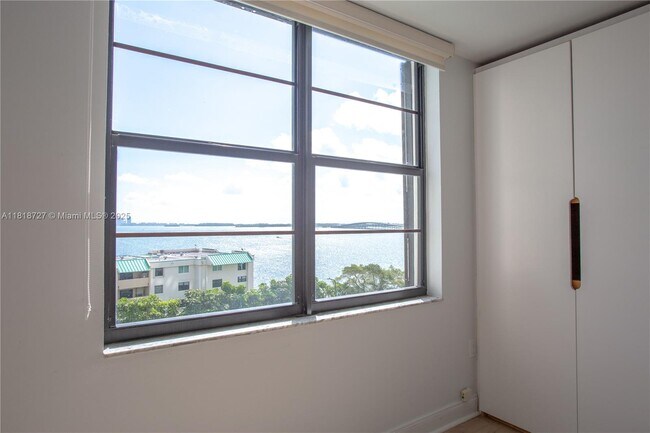 Building Photo - 2333 Brickell Ave