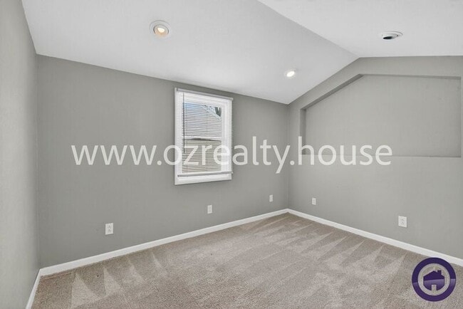 Building Photo - 307 Venice Dr