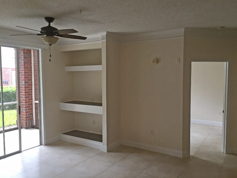 Building Photo - 8300 Elm Park Dr