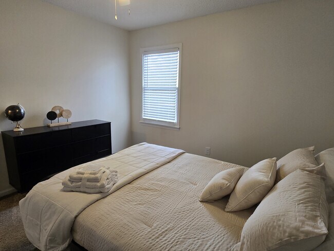 Building Photo - 1829 Alyssum Pl