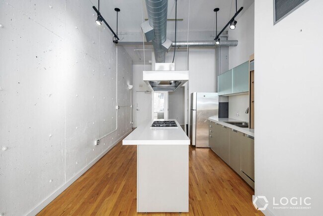 Building Photo - 159 W Broadway-304