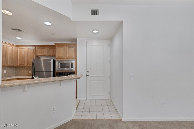 Building Photo - 19 E Agate Ave