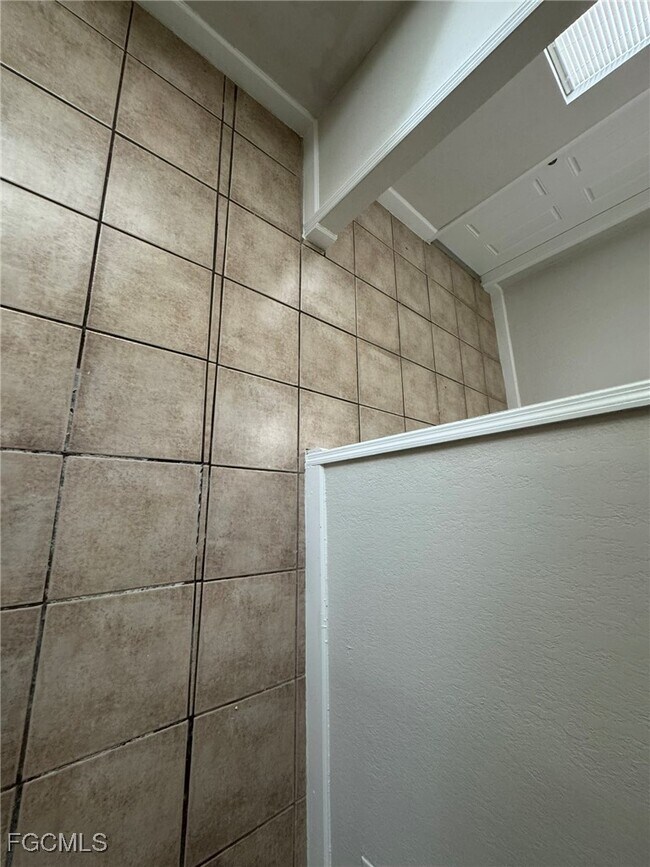 Building Photo - 2452 Stella St