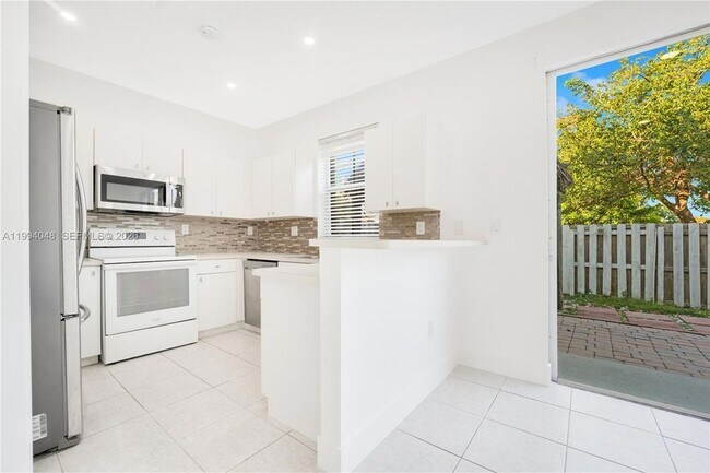 Building Photo - 27433 SW 137th Ct