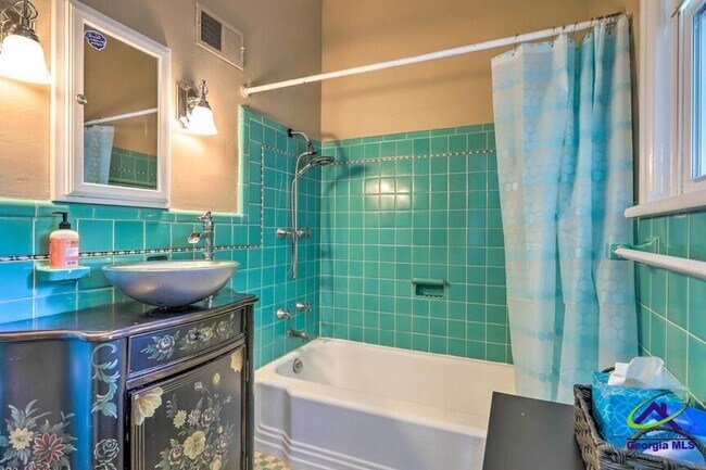 Building Photo - 422 Forrest Dr