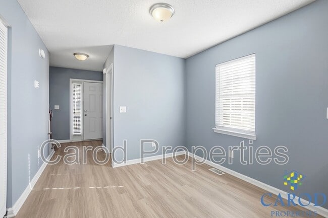 Building Photo - 2713 Daffodil Dr