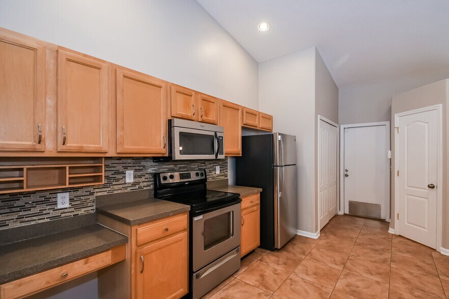 Building Photo - 1299 Summit Oaks Dr E