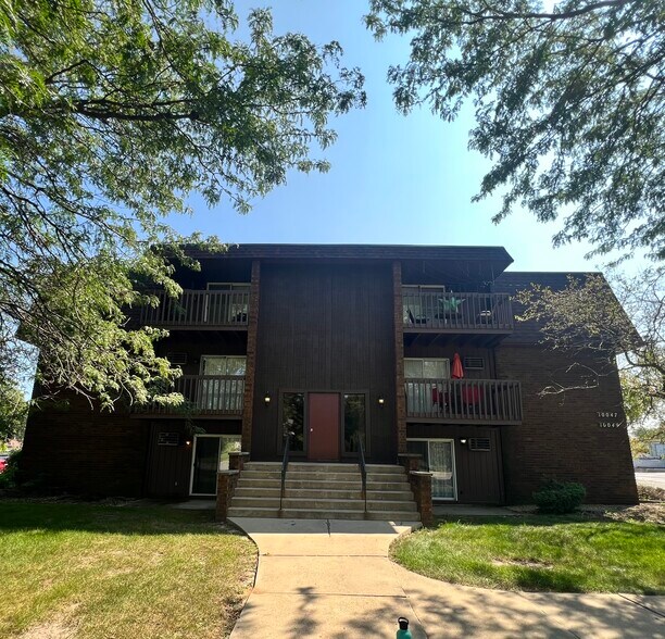 Building Photo - 10047 Kennedy Ave