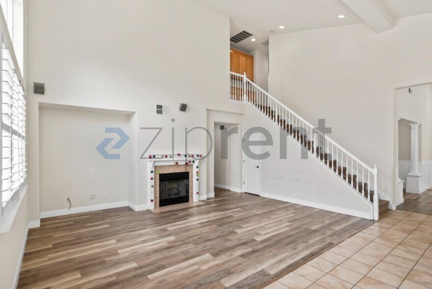 Building Photo - Unit