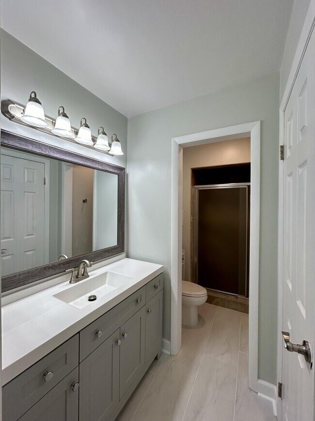 Building Photo - 1004 Hearth Ct