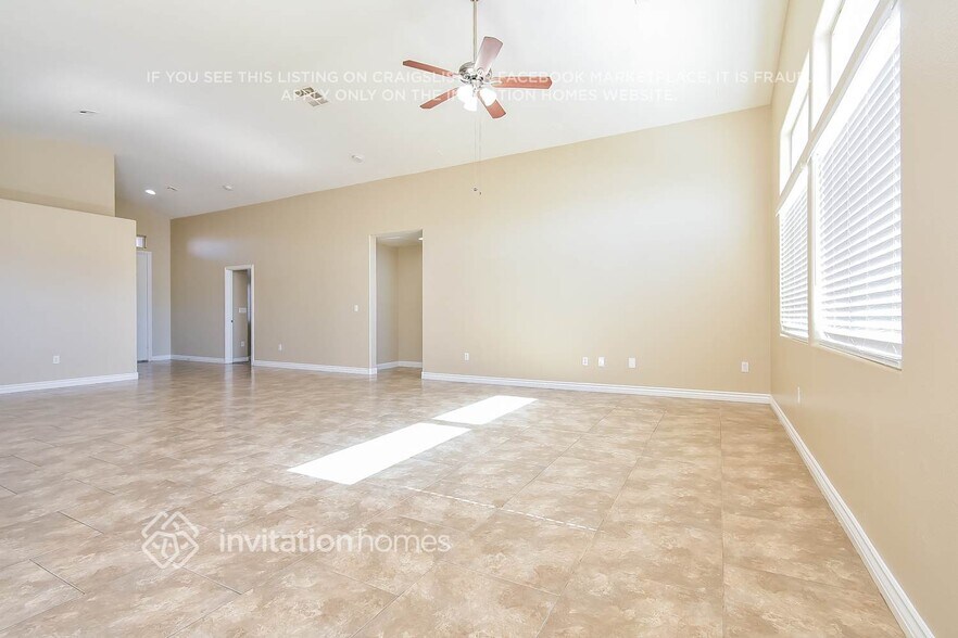 Building Photo - 3832 N Goldfield St