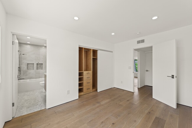 Building Photo - 13336 Maxella Ave