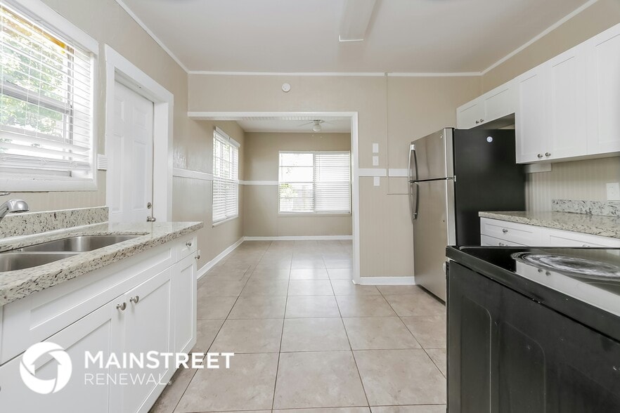 Building Photo - 733 Valley Forge Rd