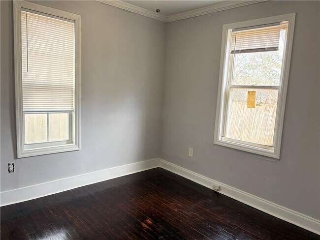 Building Photo - 2088 Cavanaugh Ave SE