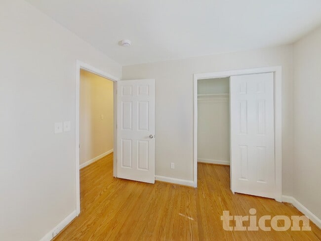 Building Photo - 4300 Oak Forest Dr