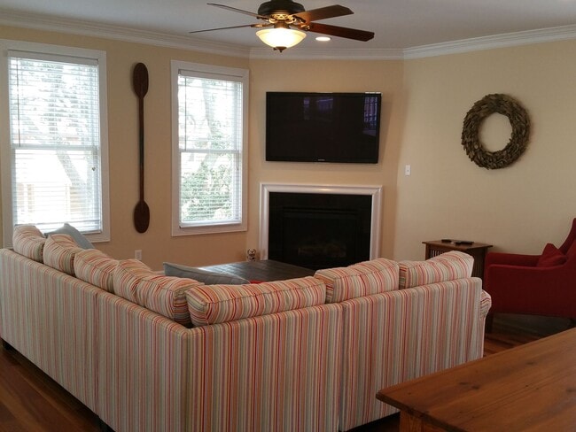 Building Photo - Lynnhaven Shores