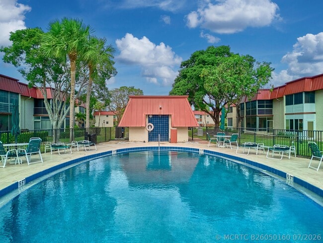 Building Photo - 12021 W Greenway Dr