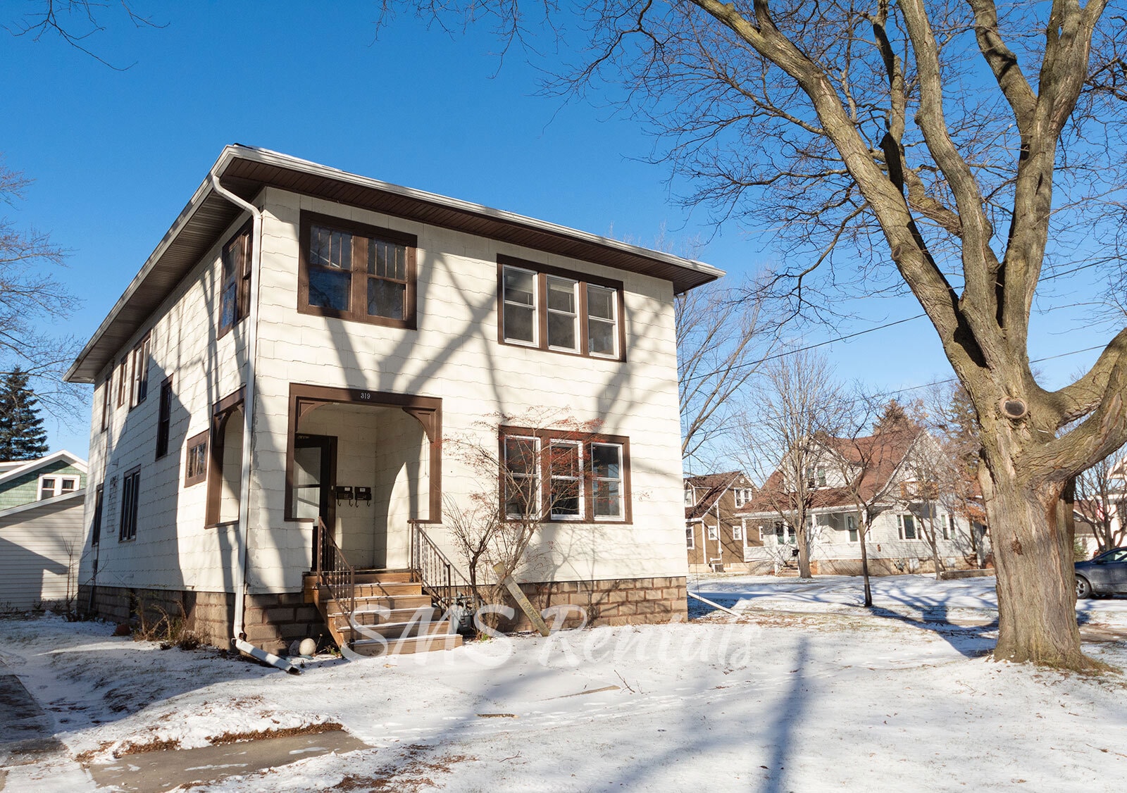 Building Photo - 319 Fink St