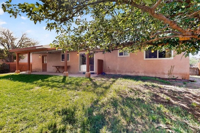 Building Photo - 2702 Avenida Del Sol