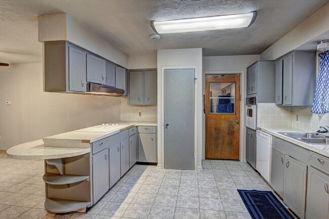Building Photo - 1030 Monette Dr