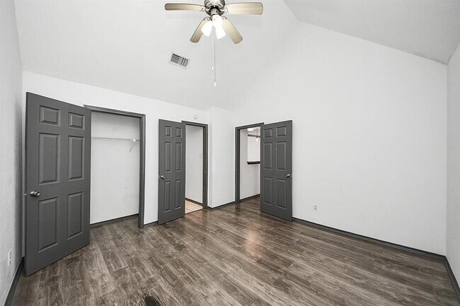 Building Photo - 14550 Fonmeadow Dr