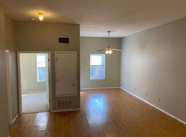 Building Photo - Available Now! 1 Bedroom, 1 Bathroom groun...
