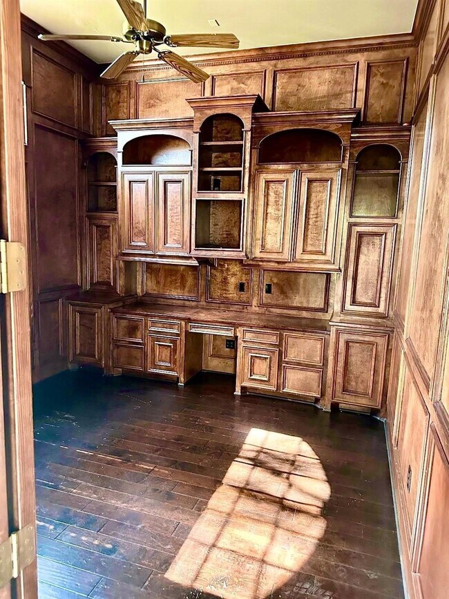 Building Photo - 38 Hillock Woods