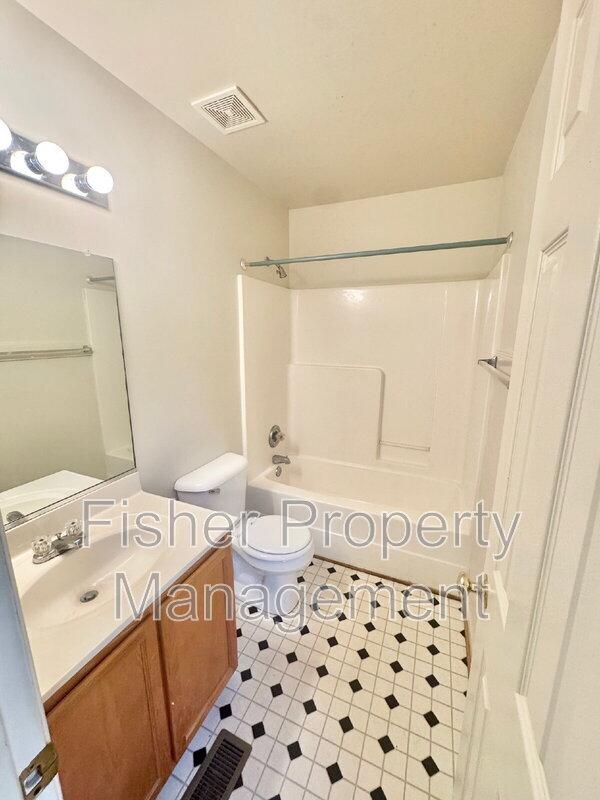 Building Photo - 16736 Amherst Oak Ln