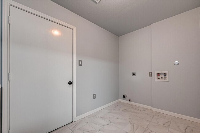 Building Photo - 15897 Dewberry Ln