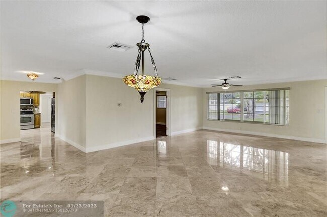Building Photo - 361 SW 60th Ave