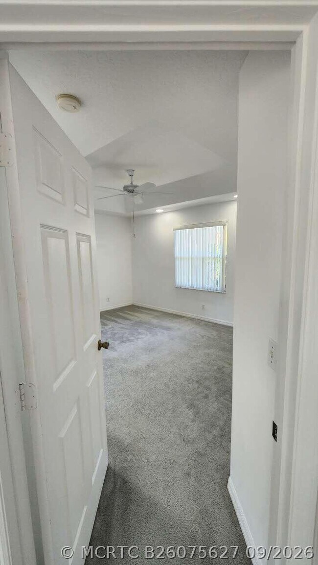Building Photo - 271 Live Oak Ln