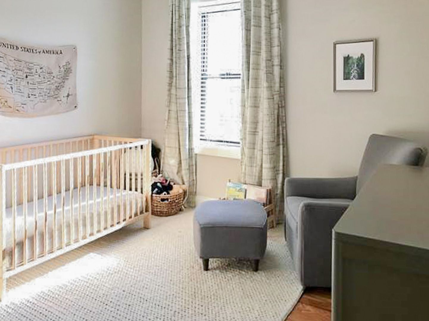 Building Photo - 2229 W Wilson Ave