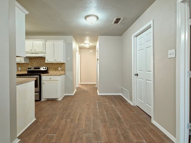 Building Photo - Cozy 3 bed 2 bath in Northridge