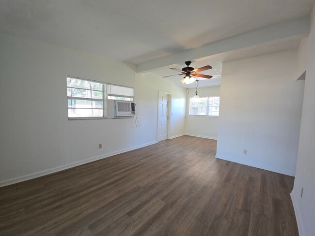 Building Photo - Charming 3-bedroom, 1-bathroom home locate...