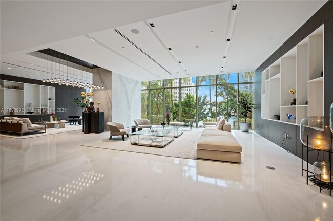 Building Photo - 300 Biscayne Blvd Way