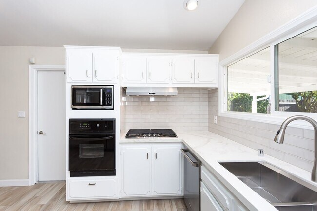 Building Photo - Newly updated Single-Story in Clairemont