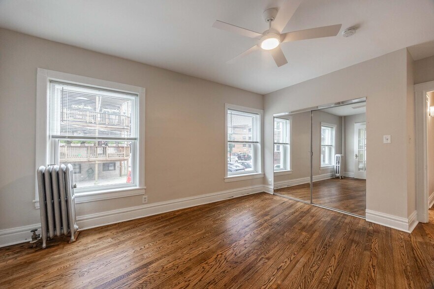 Building Photo - 1227 W Jarvis Ave
