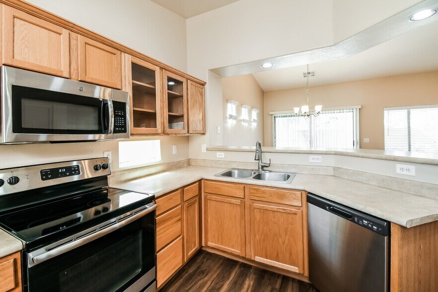 Building Photo - 2540 W Silver Streak Way